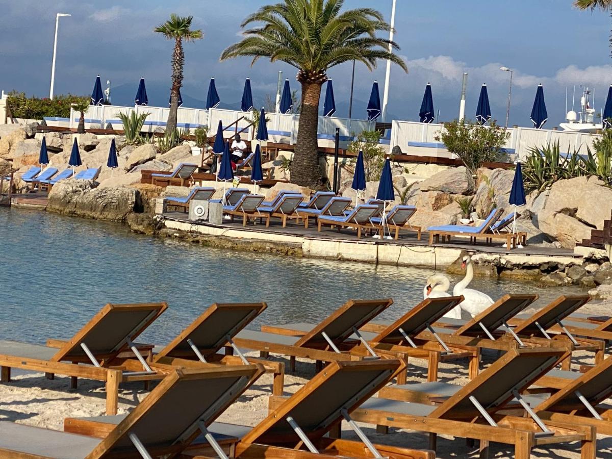 Cannes Croisette &Palm Beach,Parking Exterior photo